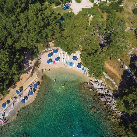 Beautiful apartment in Veli Losinj with 2 Bedrooms&WiFi Buitenkant foto