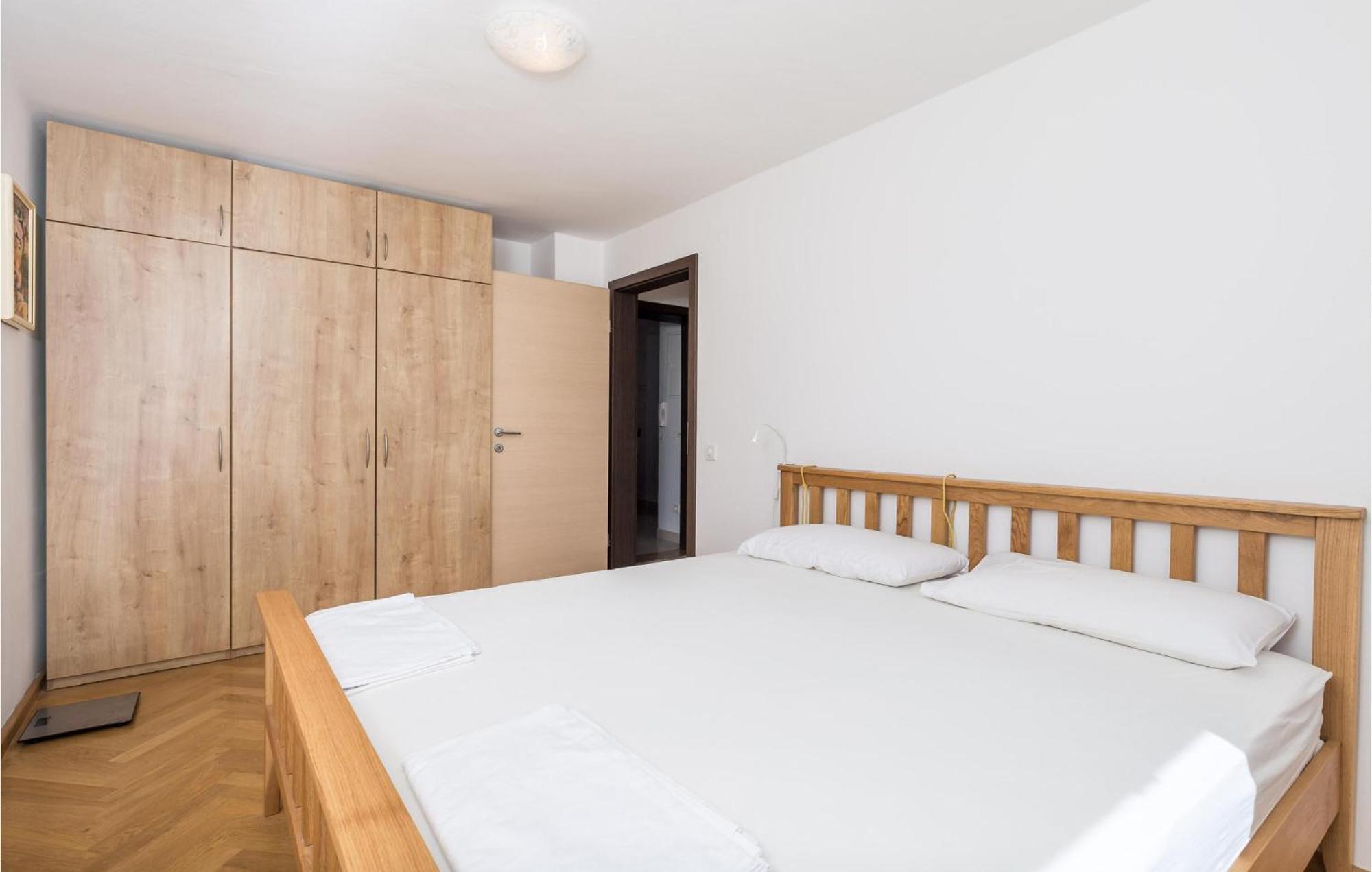 Beautiful apartment in Veli Losinj with 2 Bedrooms&WiFi Buitenkant foto