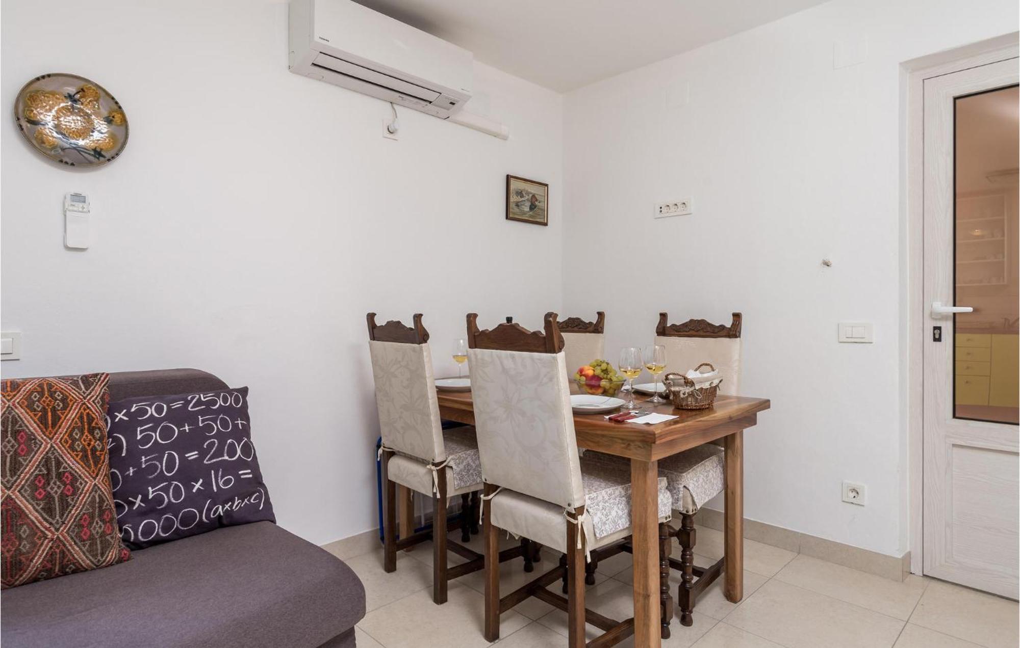 Beautiful apartment in Veli Losinj with 2 Bedrooms&WiFi Buitenkant foto