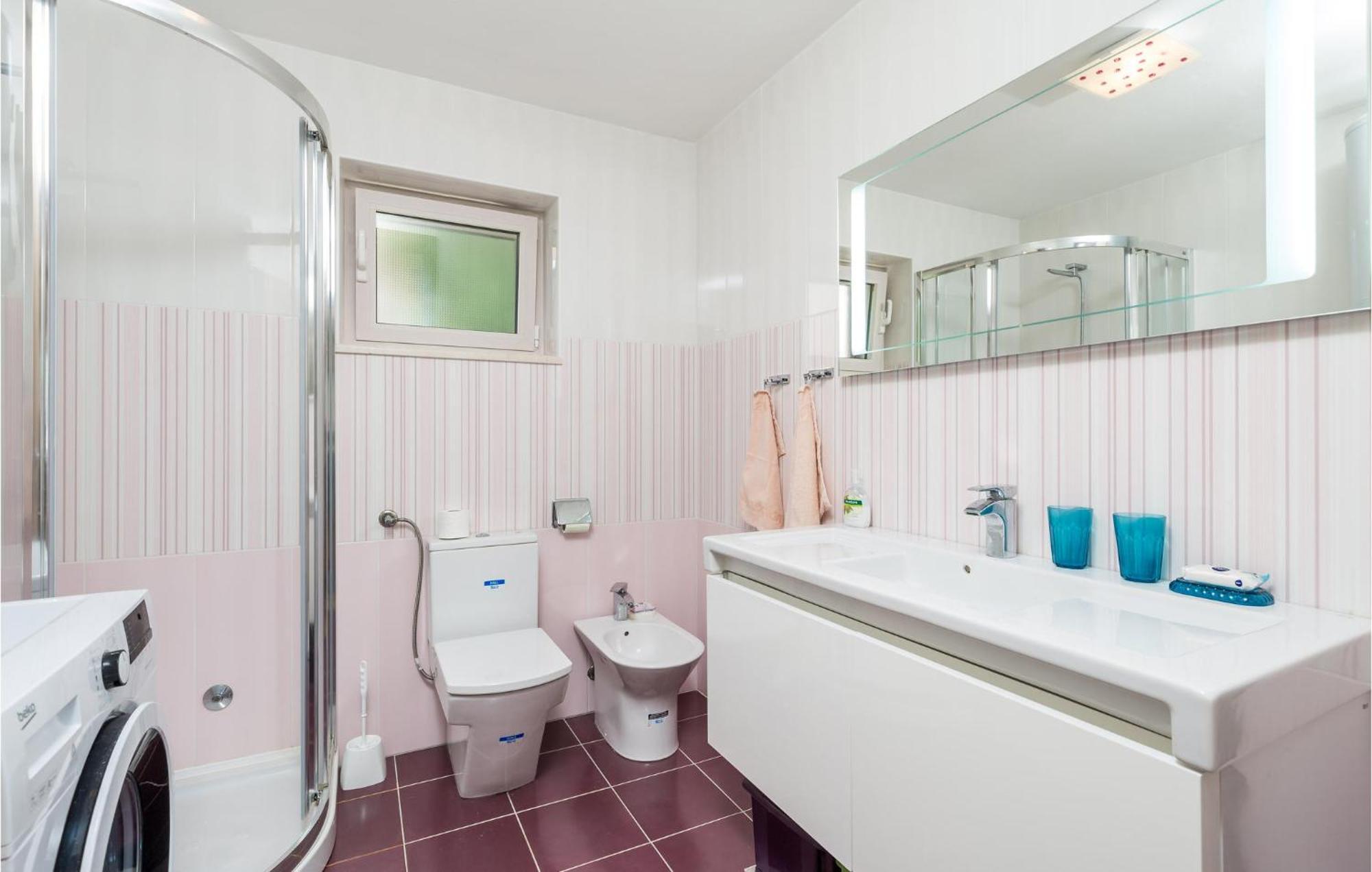 Beautiful apartment in Veli Losinj with 2 Bedrooms&WiFi Buitenkant foto