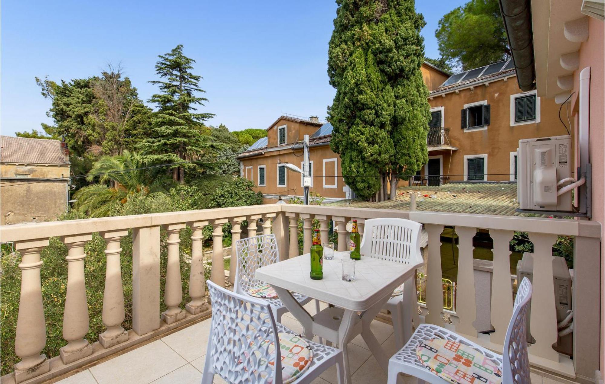 Beautiful apartment in Veli Losinj with 2 Bedrooms&WiFi Buitenkant foto