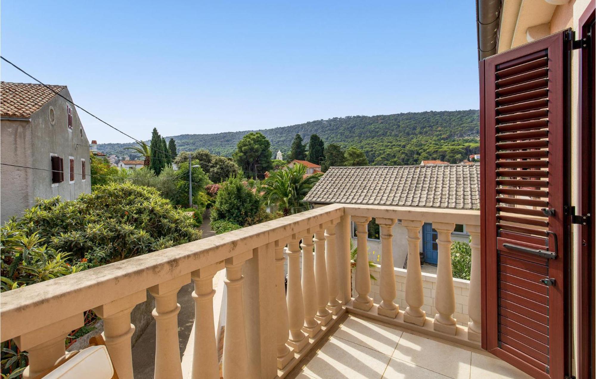 Beautiful apartment in Veli Losinj with 2 Bedrooms&WiFi Buitenkant foto
