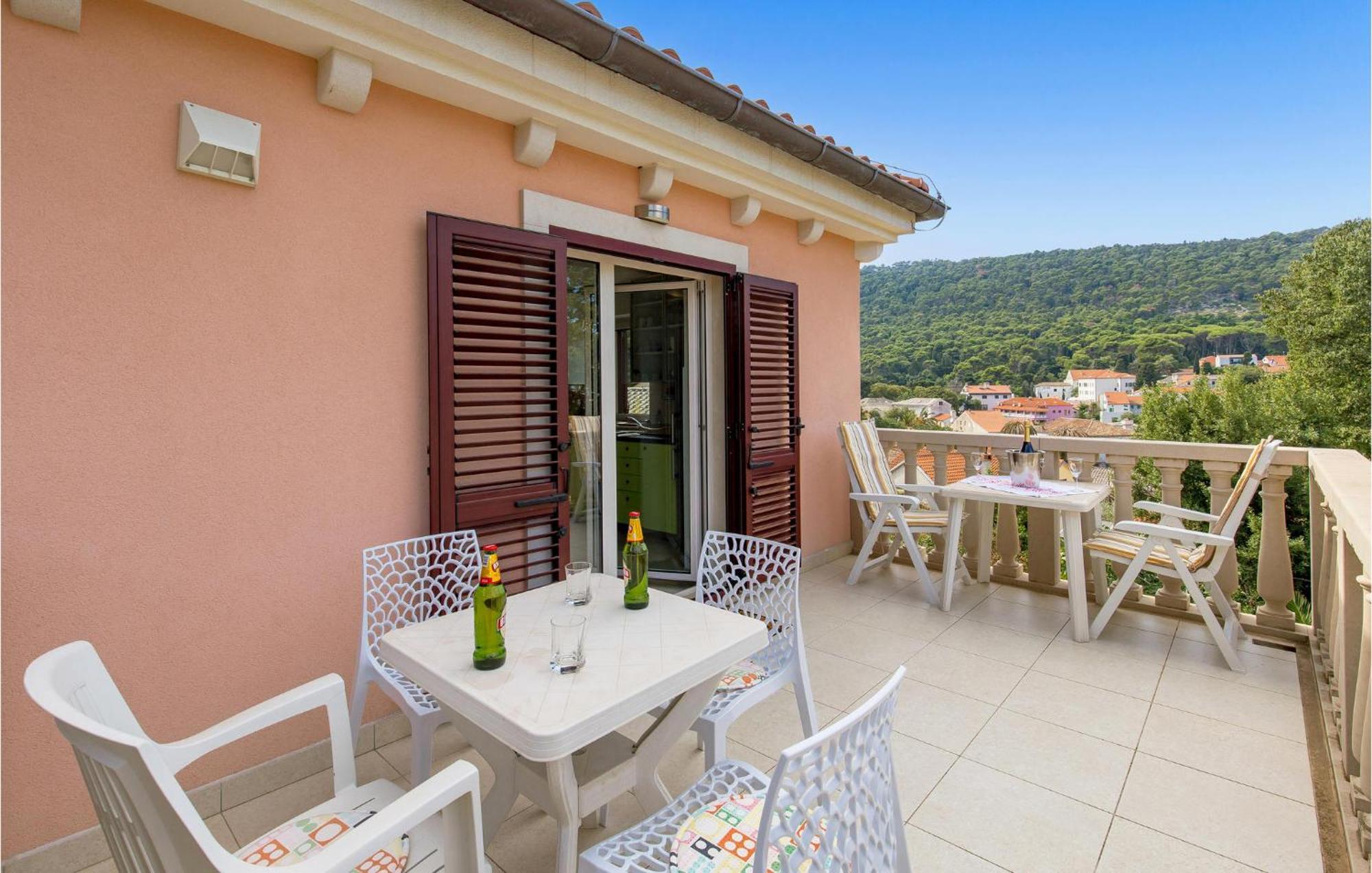 Beautiful apartment in Veli Losinj with 2 Bedrooms&WiFi Buitenkant foto