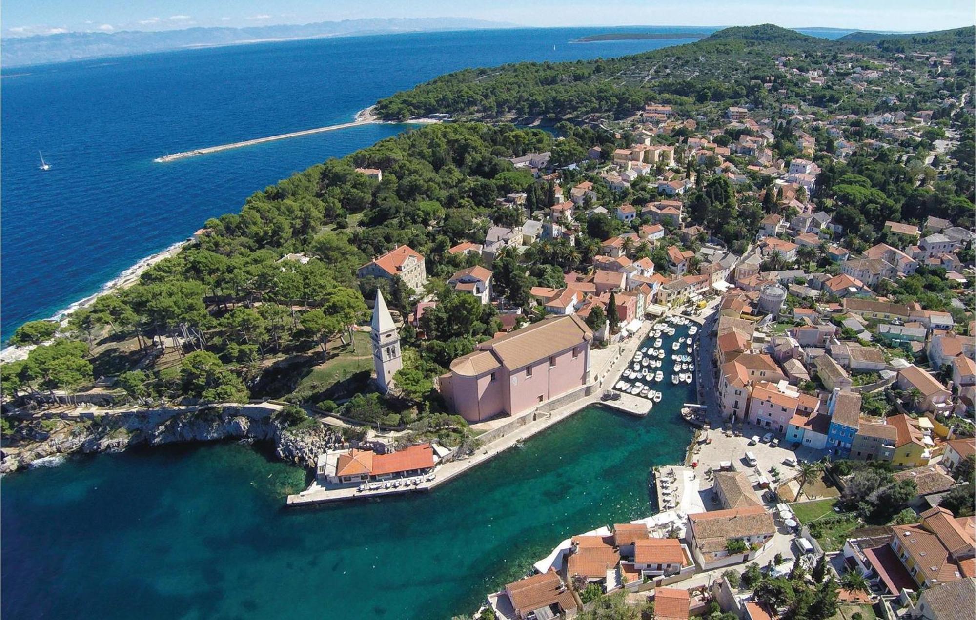 Beautiful apartment in Veli Losinj with 2 Bedrooms&WiFi Buitenkant foto