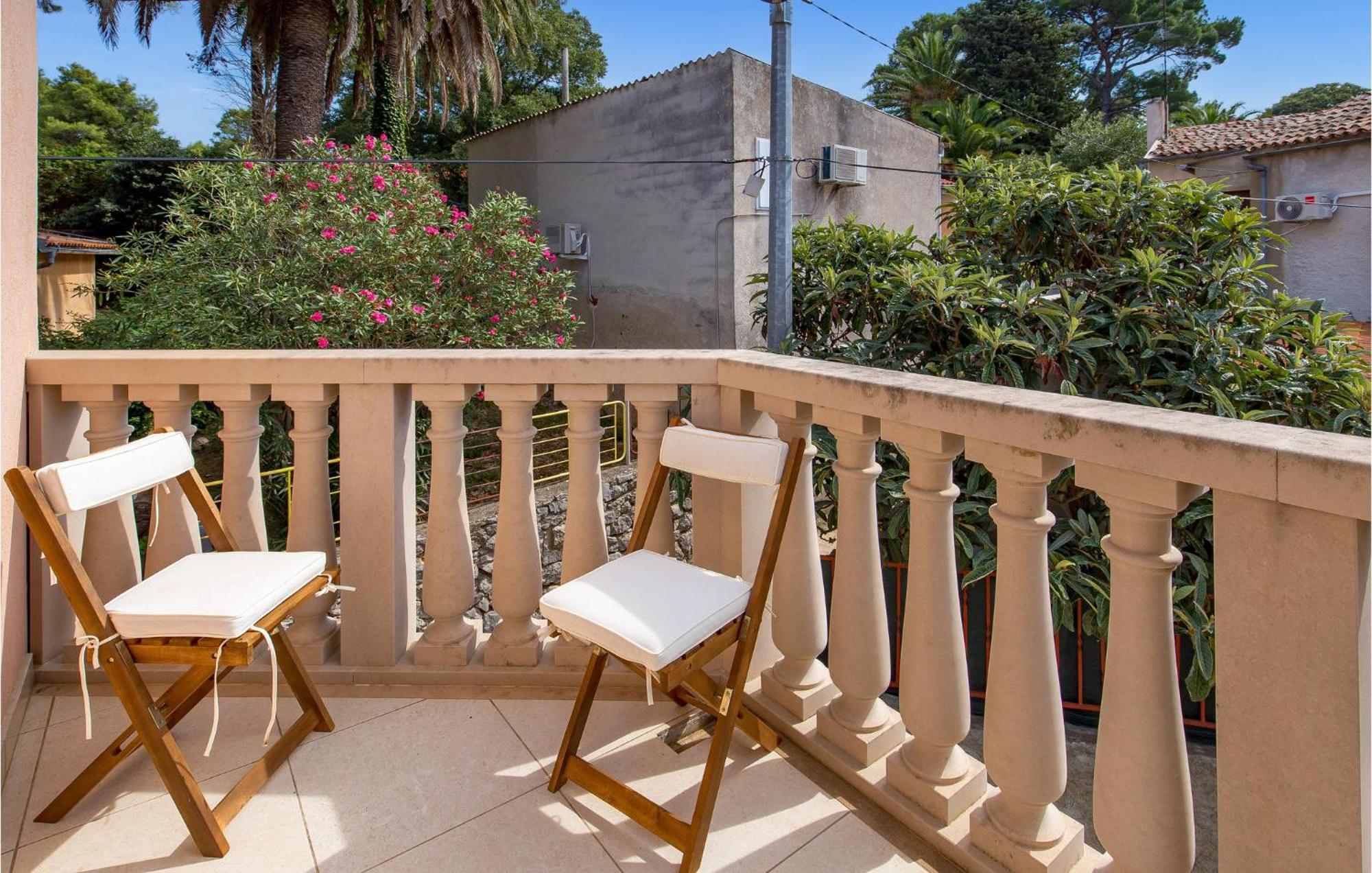 Beautiful apartment in Veli Losinj with 2 Bedrooms&WiFi Buitenkant foto