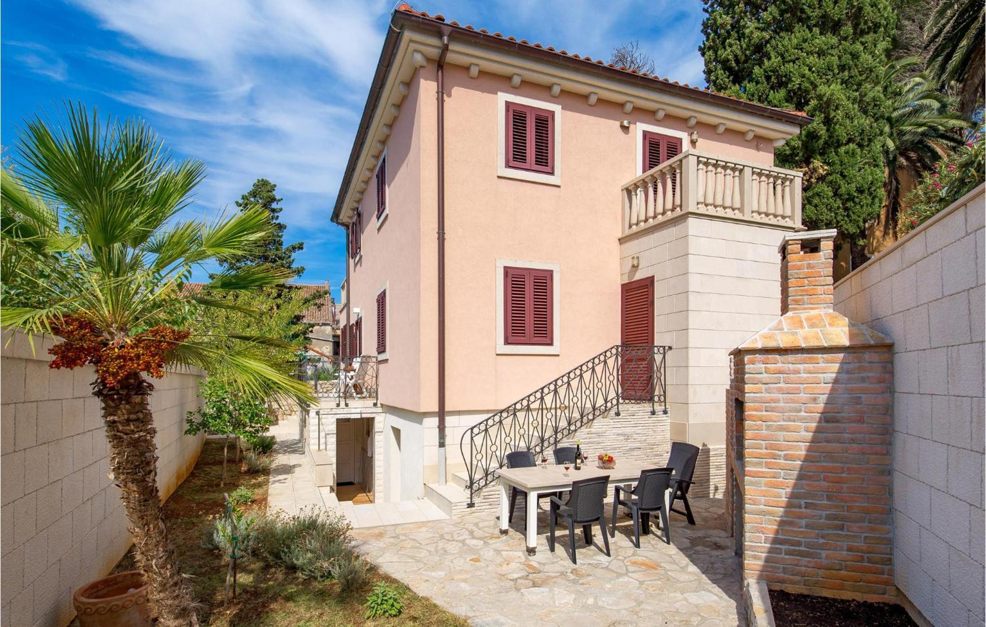 Beautiful apartment in Veli Losinj with 2 Bedrooms&WiFi Buitenkant foto