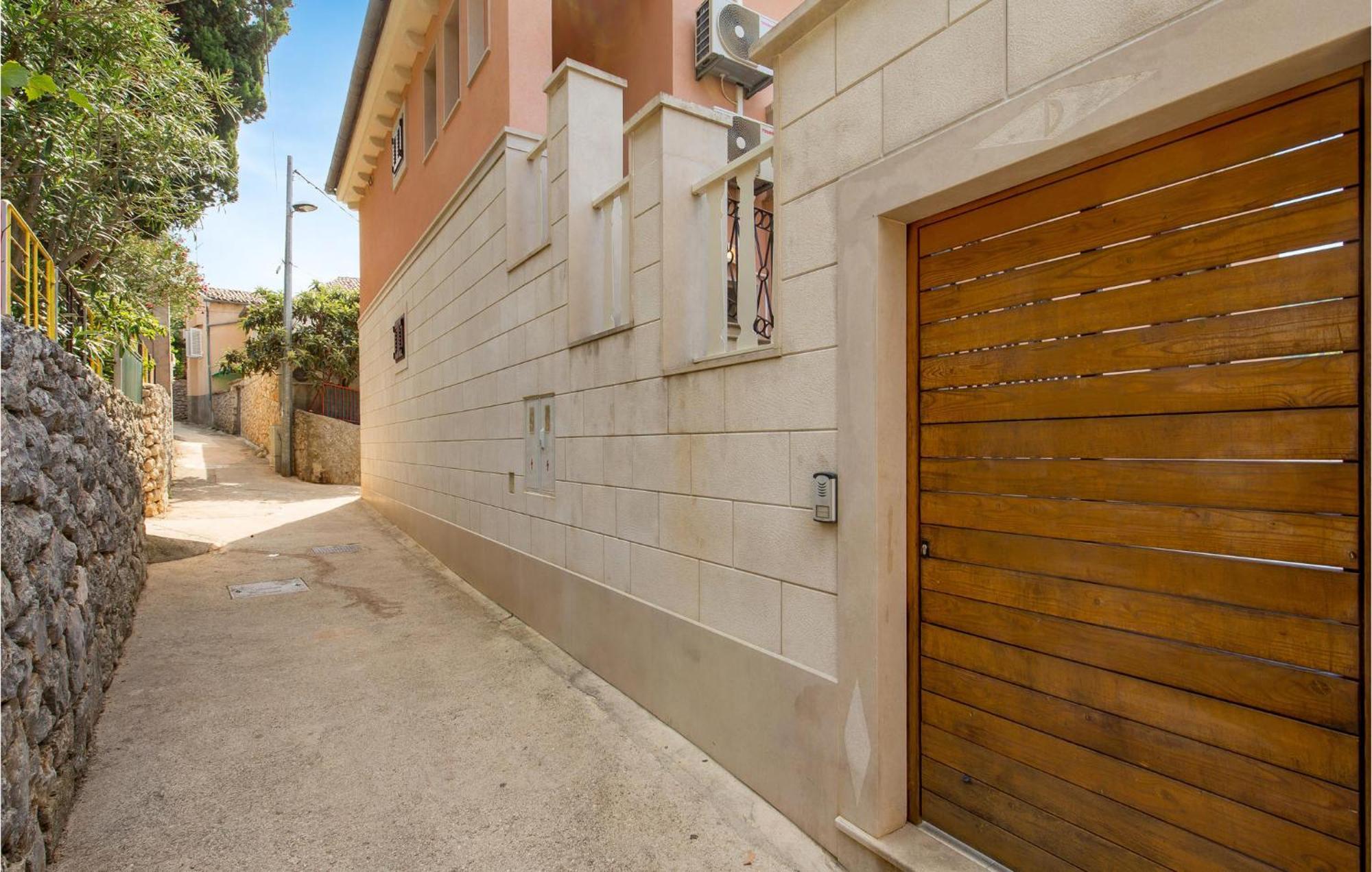 Beautiful apartment in Veli Losinj with 2 Bedrooms&WiFi Buitenkant foto