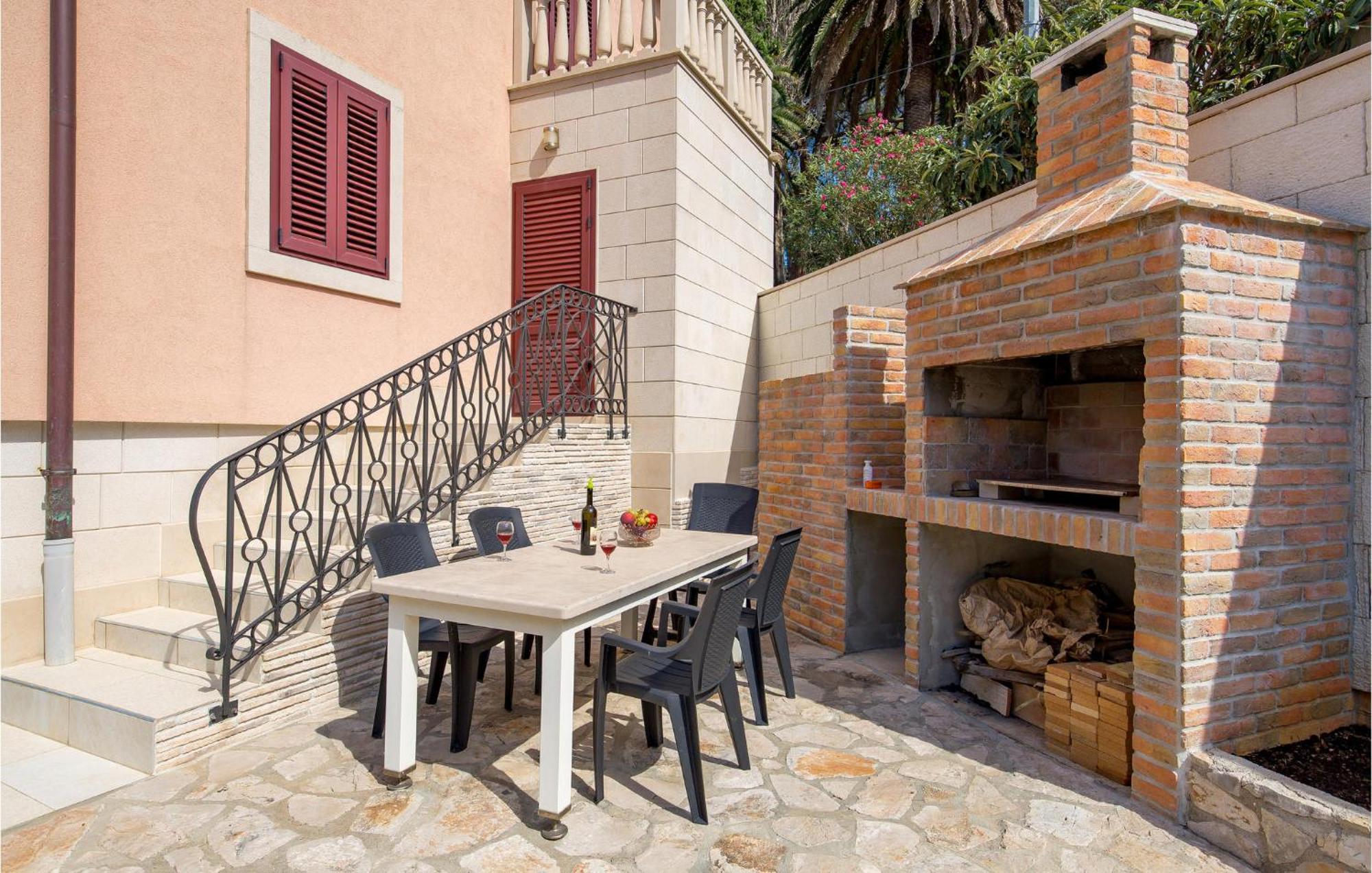 Beautiful apartment in Veli Losinj with 2 Bedrooms&WiFi Buitenkant foto