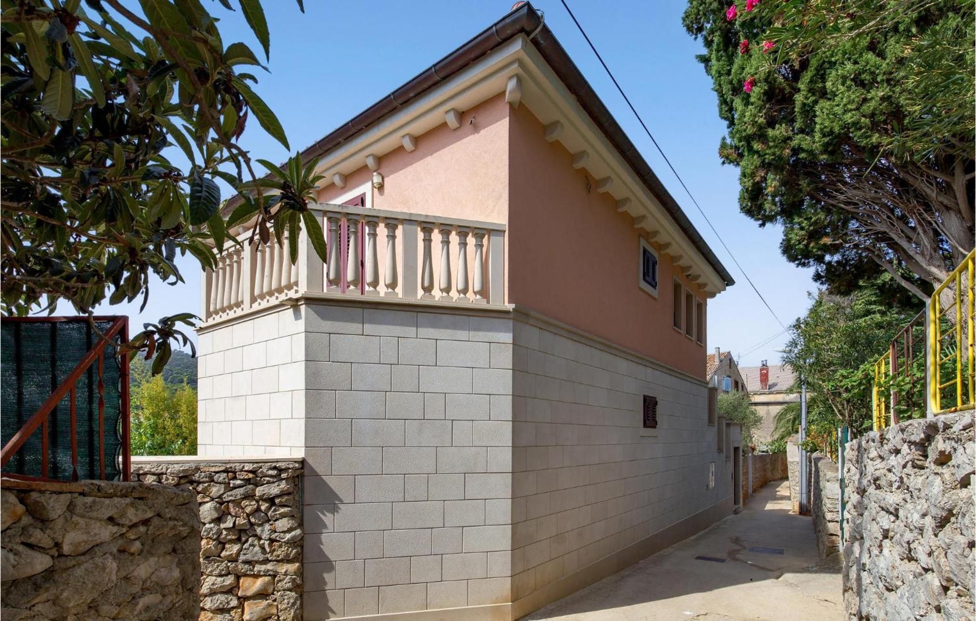 Beautiful apartment in Veli Losinj with 2 Bedrooms&WiFi Buitenkant foto